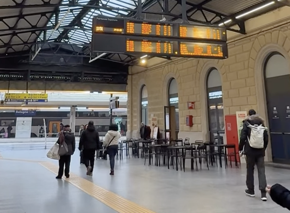 Cavi tranciati e un ordigno sulla Bologna-Padova, ipotesi sabotaggio Olimpiadi. Mit: “Episodi inquietanti”. Salvini: “Attentato” Cavi tranciati e un ordigno sulla Bologna-Padova, ipotesi sabotaggio Olimpiadi. Mit: “Episodi inquietanti”. Salvini: “Attentato”