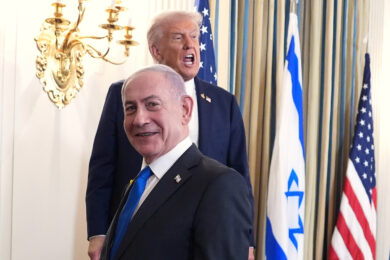 Iran, vertice ad alta tensione Netanyahu-Trump. Teheran: “Nulla fermerà il nostro arricchimento nucleare, neppure la guerra”
