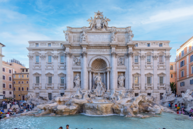 Fontana di Trevi a pagamento? Il Financial Times demolisce la decisione italiana: “Un’autorità controlla l’accesso di un bene comune”
