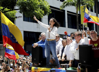 Venezuela di nuovo nel caos, rapito il braccio destro di Machado. “Quattro auto, erano pesantemente armati”