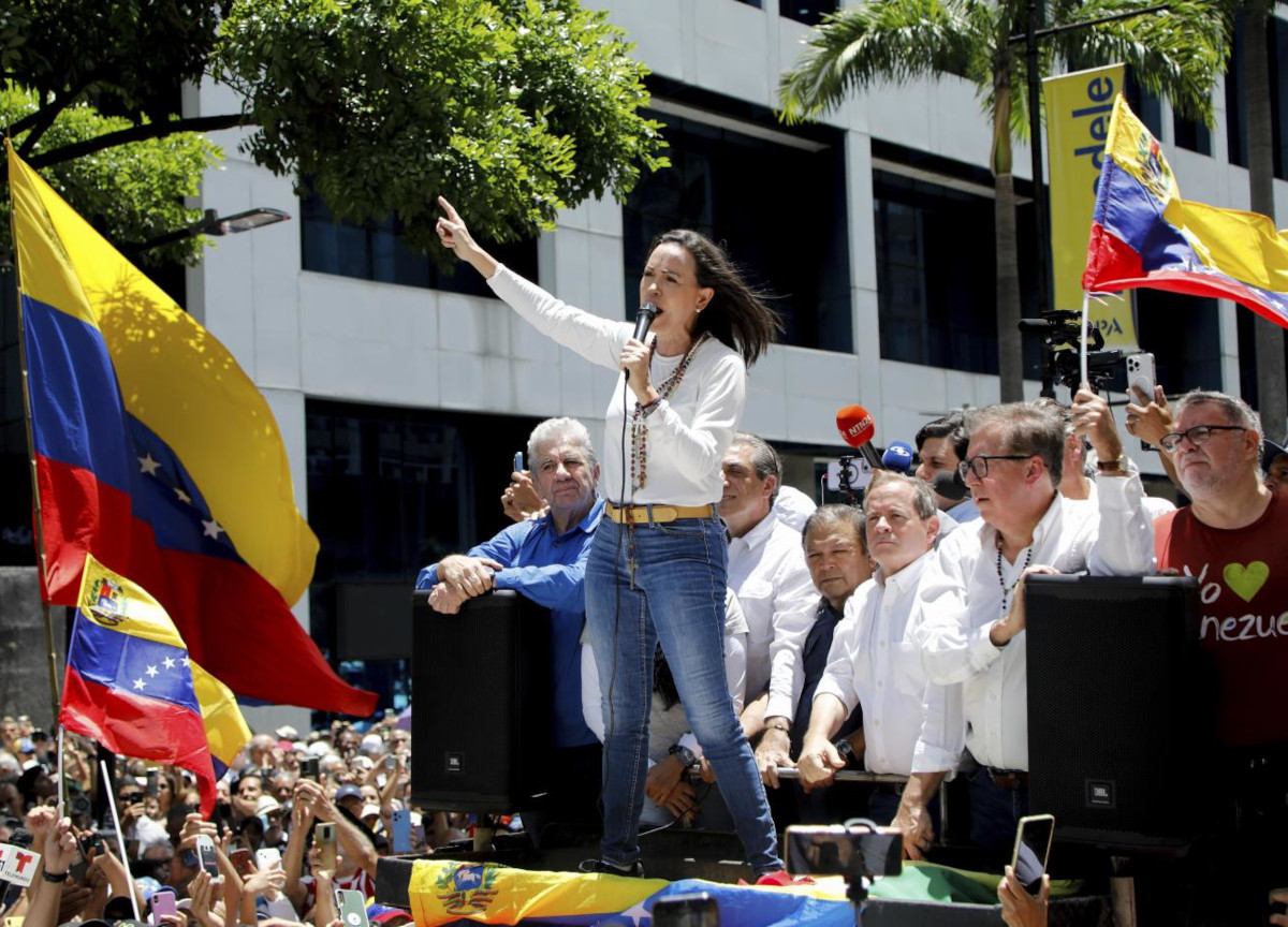 Venezuela di nuovo nel caos, rapito il braccio destro di Machado. “Quattro auto, erano pesantemente armati” Venezuela di nuovo nel caos, rapito il braccio destro di Machado. “Quattro auto, erano pesantemente armati”