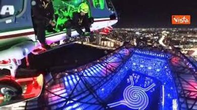 Cerimonia d’apertura Milano Cortina, la visuale dall’alto dall’elicottero della Polizia di Stato