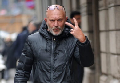 Pucci, altro che polemiche e Sanremo: il comico festeggia lo stesso. Volano i conti della sua società 