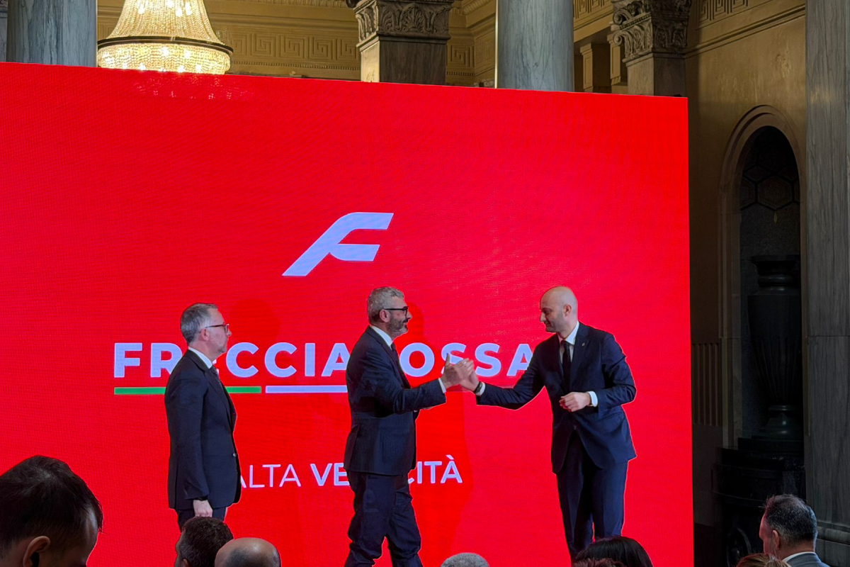 Trenitalia, Gruppo FS: presentato il rebranding di Frecciarossa alla stazione di Milano Centrale Trenitalia, Gruppo FS: presentato il rebranding di Frecciarossa alla stazione di Milano Centrale