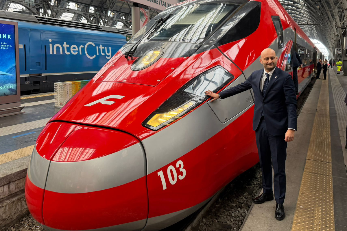 Trenitalia, Gruppo FS: presentato il rebranding di Frecciarossa alla stazione di Milano Centrale Trenitalia, Gruppo FS: presentato il rebranding di Frecciarossa alla stazione di Milano Centrale