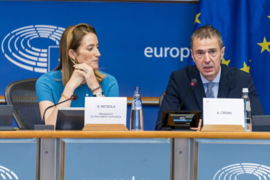 L’Ue accelera le procedure d’asilo: sette nuovi paesi sicuri e hub per migranti, ecco cosa cambia