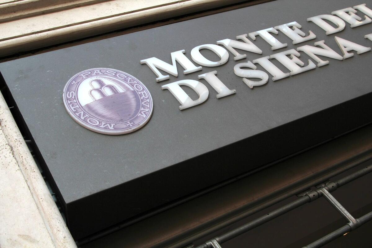 Mps brilla dopo l’affare Mediobanca, utili boom a 2,75 miliardi di euro. Dividendi boom, poche banche staccheranno cedole così alte Mps brilla dopo l’affare Mediobanca, utili boom a 2,75 miliardi di euro. Dividendi boom, poche banche staccheranno cedole così alte