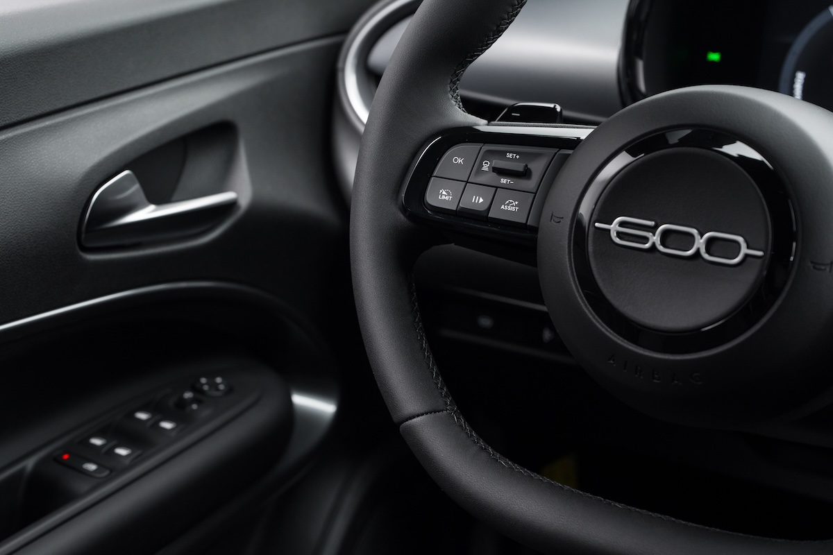 Fiat 600 Sport Edizione Milano Cortina 2026: ibrida 145 CV e look dark Fiat 600 Sport Edizione Milano Cortina 2026: ibrida 145 CV e look dark