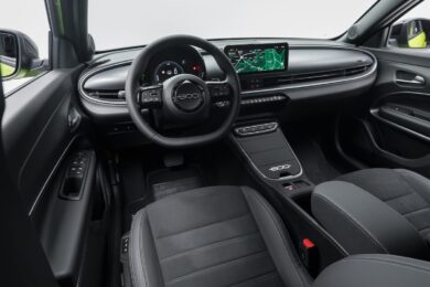 Fiat 600 Sport Edizione Milano Cortina 2026: ibrida 145 CV e look dark