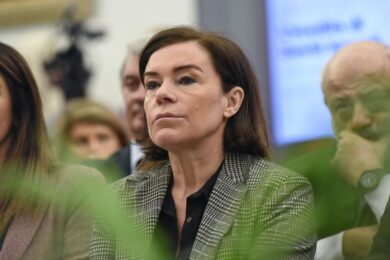 Pd, scossa ai vertici del partito. L’europarlamentare Gualmini lascia Schlein per Azione? A rischio anche Delrio. Rumor