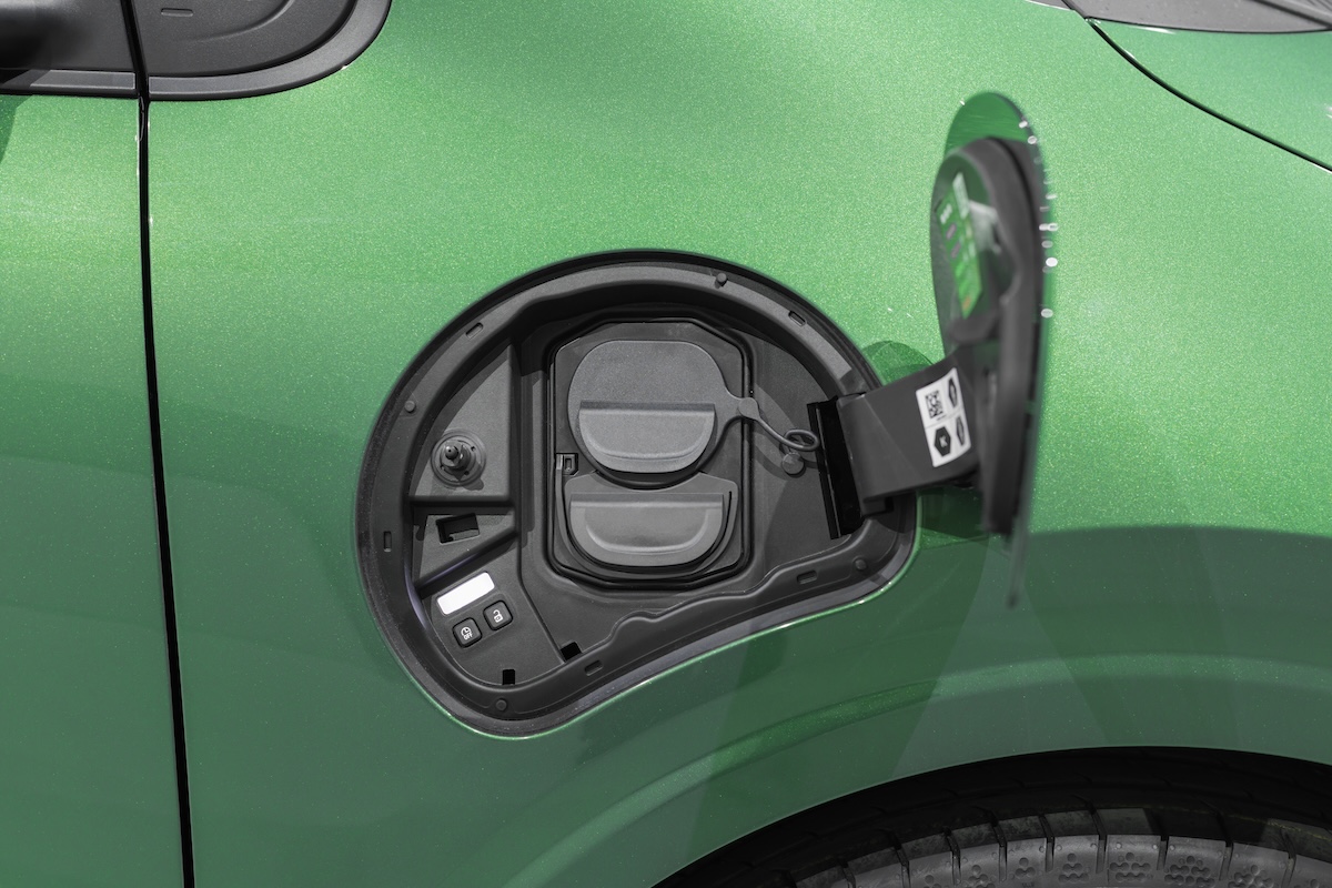 Hello Twingo e ordini aperti: la citycar Renault che sfida le termiche