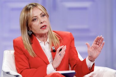 Ddl Migranti, Meloni avvisa le opposizioni: “Niente ostacoli ideologici e fantasiosi. Il Parlamento approvi al più presto la norma”