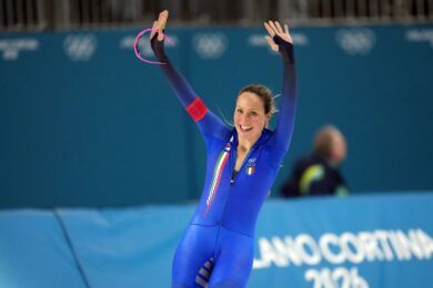 Milano-Cortina, Lollobrigida non smette di incantare e fa il bis: conquistato l’oro sui 5 mila metri nel pattinaggio di velocità
