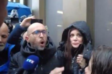 Crans Montana, i Moretti presi a parole: “Avete ucciso i nostri figli”. La contestazione al loro arrivo a Sion