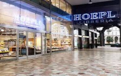 Milano, la storica libreria Hoepli verso la liquidazione. Tra faide familiari e appetiti immobiliari, a rischio 100 posti di lavoro
