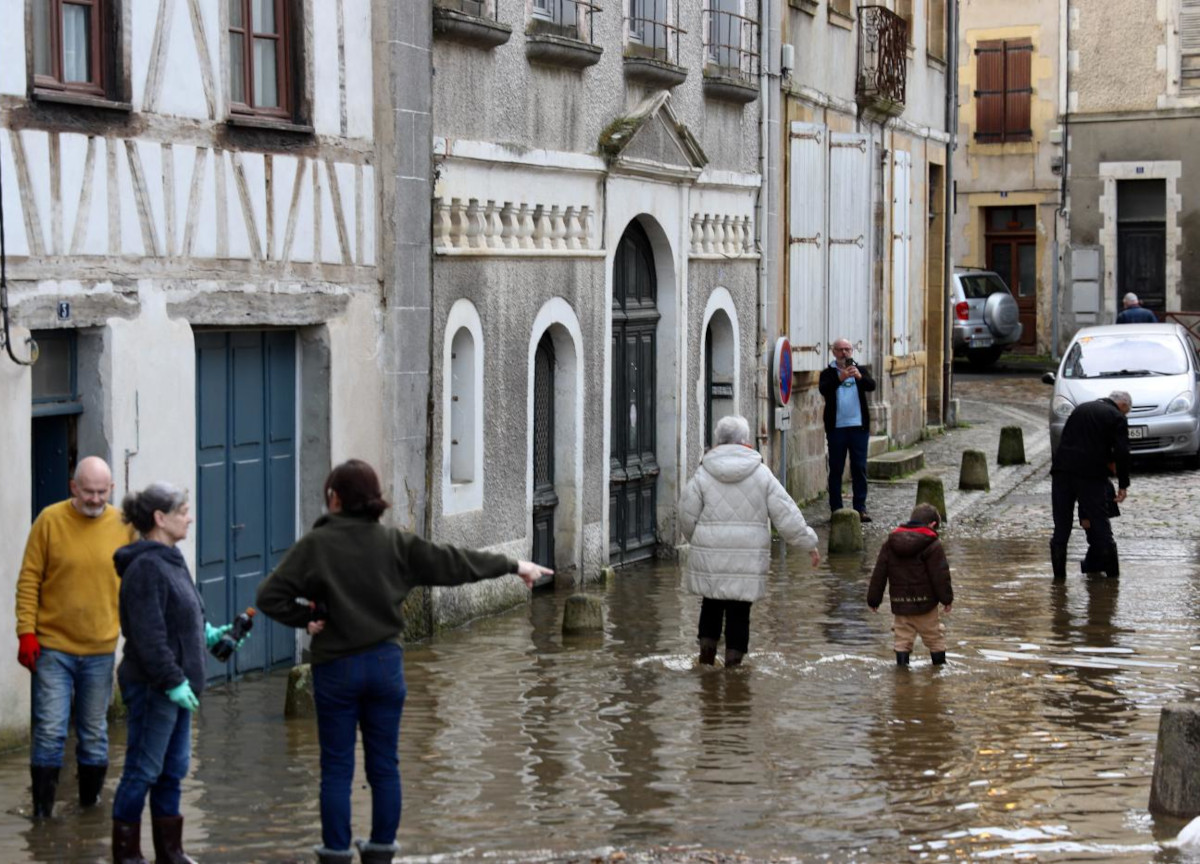 Tempesta Nils: colpite Francia, Spagna e Portogallo. Venti fino a 160 km/h, migliaia di interventi dei vigili del fuoco Tempesta Nils: colpite Francia, Spagna e Portogallo. Venti fino a 160 km/h, migliaia di interventi dei vigili del fuoco