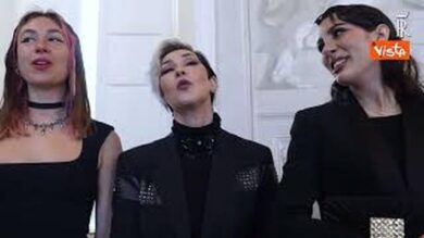 Sanremo, gli artisti cantano Azzurro al Quirinale: “La sapevo, ma mi hanno insegnato a non cantare”