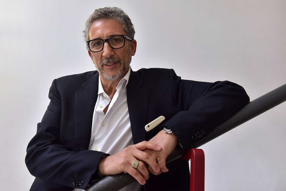 Lucio Presta al veleno alla presentazione dei palinsesti Rai: “Non saluto i traditori”. Gelo con De Martino Lucio Presta al veleno alla presentazione dei palinsesti Rai: “Non saluto i traditori”. Gelo con De Martino