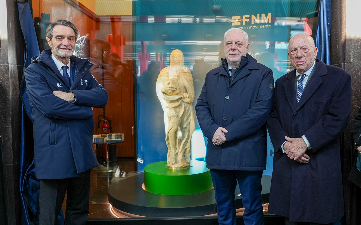 FNM adotta una nuova statua del Duomo: il “Santo barbuto con Libro” esposto a piazzale Cadorna FNM adotta una nuova statua del Duomo: il “Santo barbuto con Libro” esposto a piazzale Cadorna