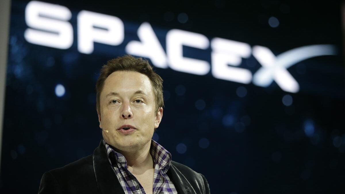Tesla-SpaceX, Musk punta alla maxifusione. Ma il prezzo dell’accordo divide Wall Street Tesla-SpaceX, Musk punta alla maxifusione. Ma il prezzo dell’accordo divide Wall Street