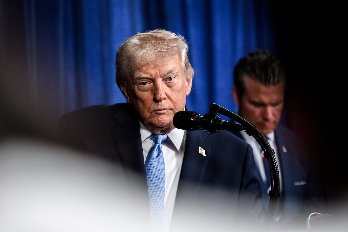 Iran, Trump lancia l’ultimatum: “Cambio di regime opzione migliore”. E schiera una seconda portaerei: “Ci servirà se non c’è l’accordo” Iran, Trump lancia l’ultimatum: “Cambio di regime opzione migliore”. E schiera una seconda portaerei: “Ci servirà se non c’è l’accordo”