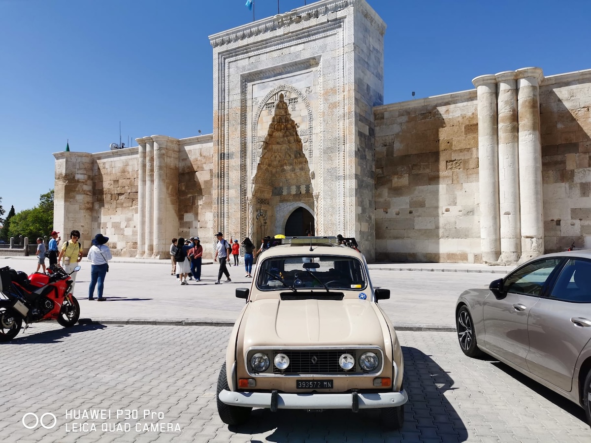 Strade e Polvere: 7.000 km tra Balcani e Turchia con una Renault 4