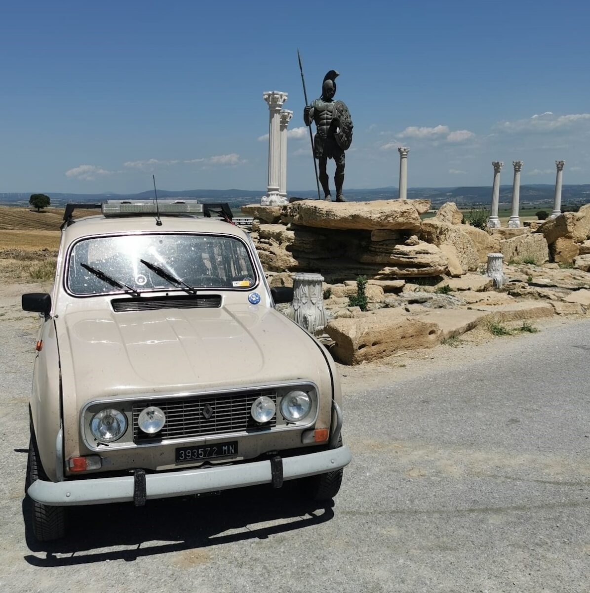 Strade e Polvere: 7.000 km tra Balcani e Turchia con una Renault 4