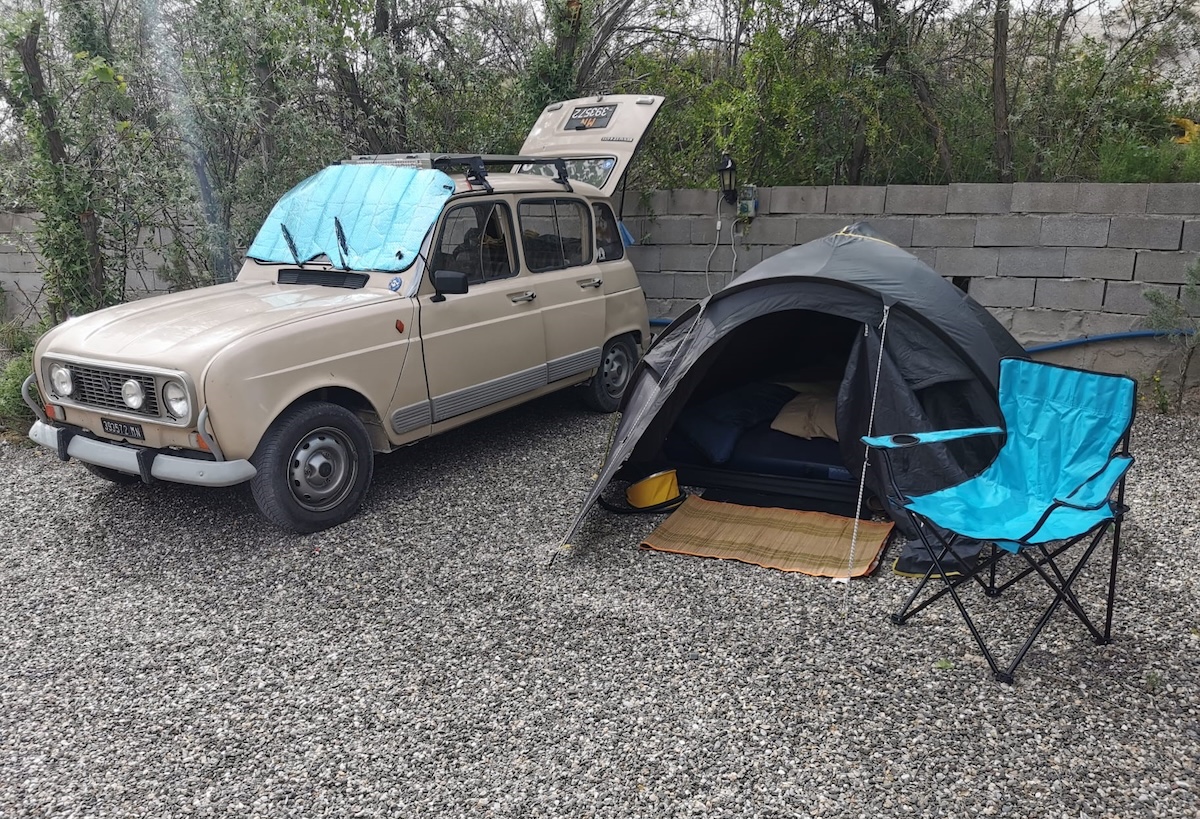 Strade e Polvere: 7.000 km tra Balcani e Turchia con una Renault 4