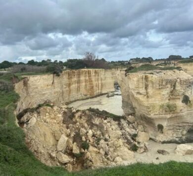 Maltempo, si sbriciola in mare l’arco dell’amore Melendugno nel giorno di San Valentino: era un simbolo del Salento