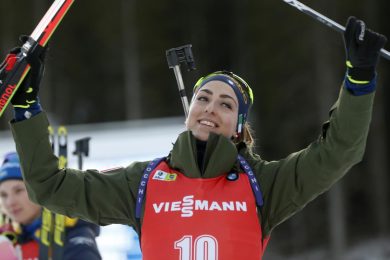 Chi è Lisa Vittozzi, dalla crisi personale all’amore per i libri gialli: il ritratto della regina del biathlon che ha vinto l’oro