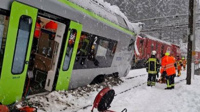 Svizzera, deraglia un treno con 80 passeggeri: ci sono feriti. A Losanna i cavi ferroviari prendono fuoco: grande paura