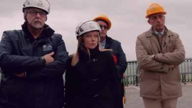 Meloni a Niscemi, il video della visita lampo della premier. VIDEO