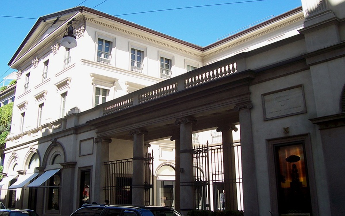 Milano, Palazzo Taverna venduto per 52,5 milioni al brasiliano Neto. E l’affitto a Galliani non sarà rinnovato Milano, Palazzo Taverna venduto per 52,5 milioni al brasiliano Neto. E l’affitto a Galliani non sarà rinnovato