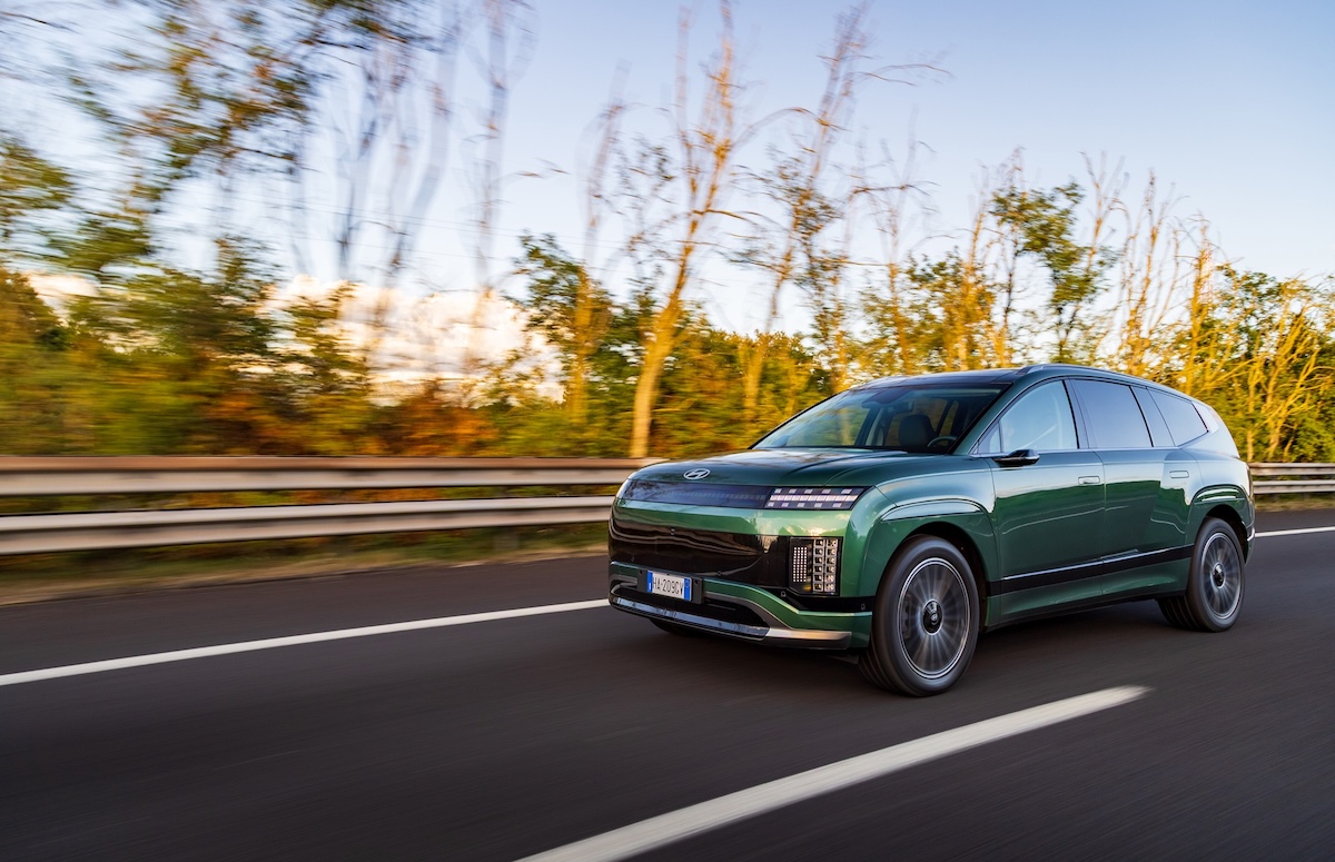 Hyundai rende “smart” la frenata rigenerativa: più comfort, più autonomia