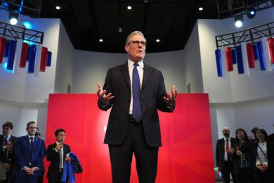 Gb, Starmer annuncia un piano per limitare l’uso social ai minori. Sempre più nazioni ci stanno provando