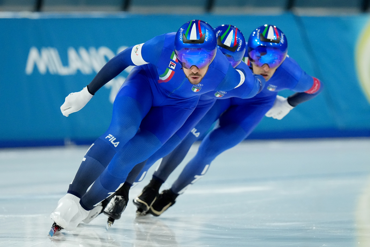 Milano-Cortina 2026, Italia favolosa nel pattinaggio di velocità: la squadra maschile vince la medaglia d’oro nell’inseguimento