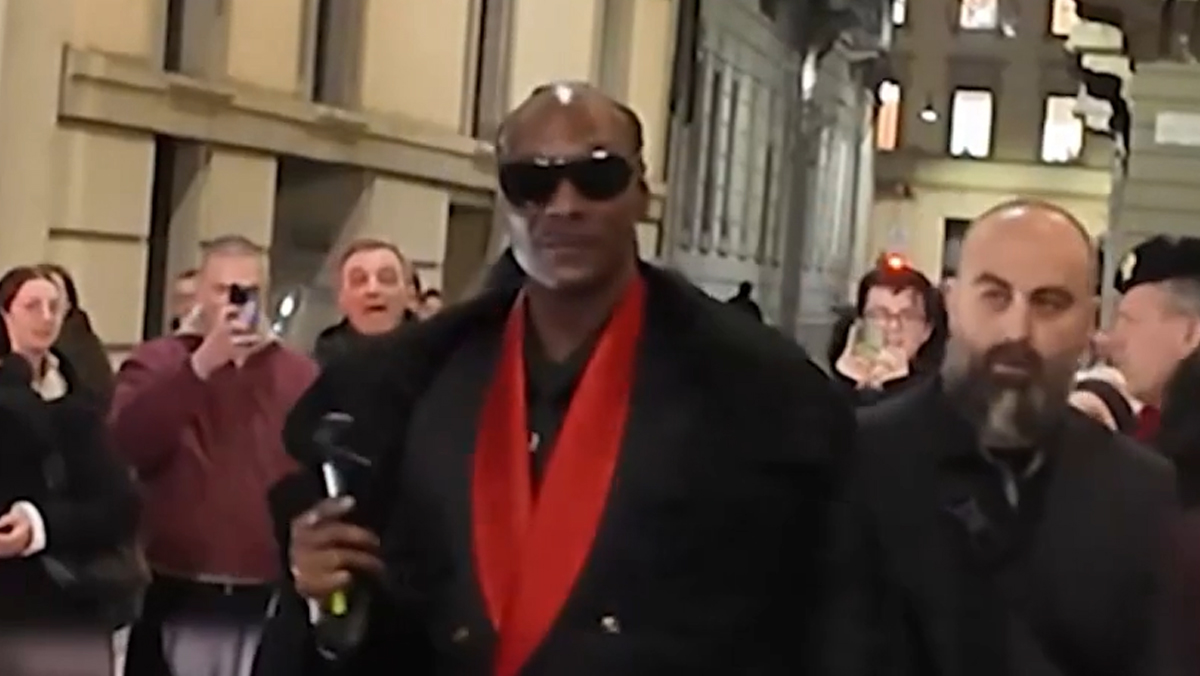 Snoop Dogg arriva alla Scala di Milano e rimane incantato: “La amo”. VIDEO Snoop Dogg arriva alla Scala di Milano e rimane incantato: “La amo”. VIDEO