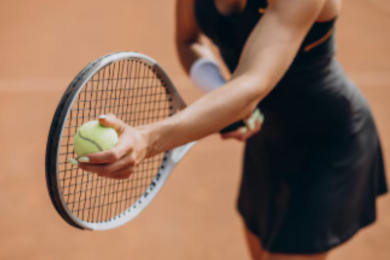 Tennis moderno: richieste metaboliche, stress da viaggio e strategie di recupero in uno sport ad alta complessità