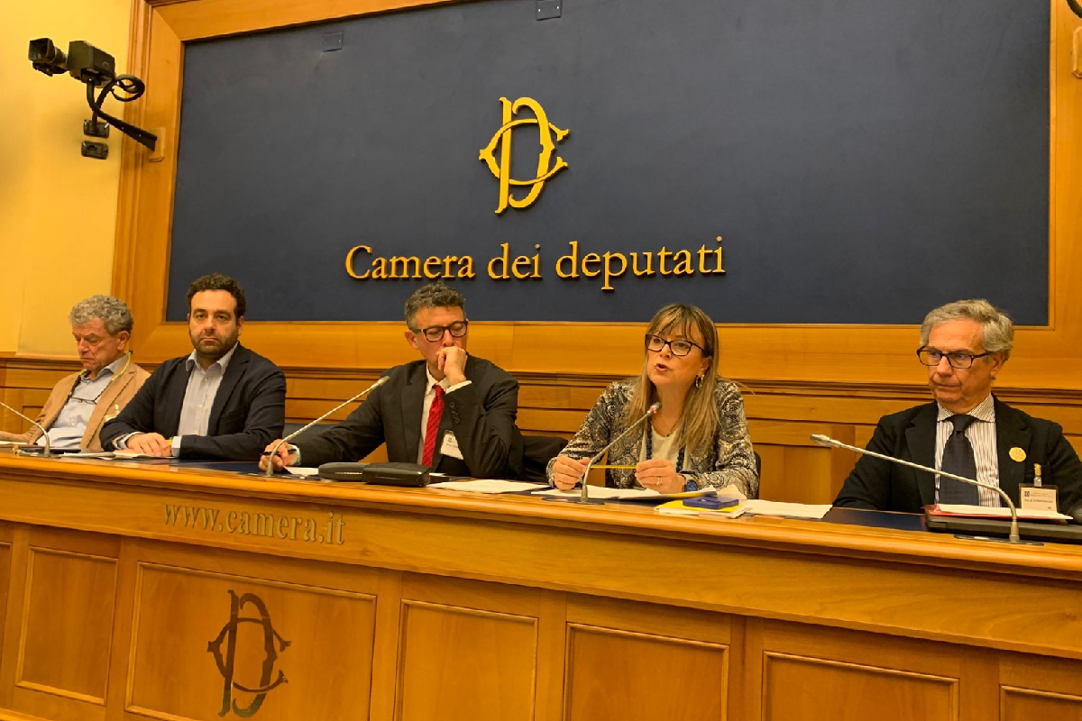 Sicurezza stradale, Fiab al tavolo della nuova proposta di legge per tutelare pedoni e ciclisti: ecco cosa prevede