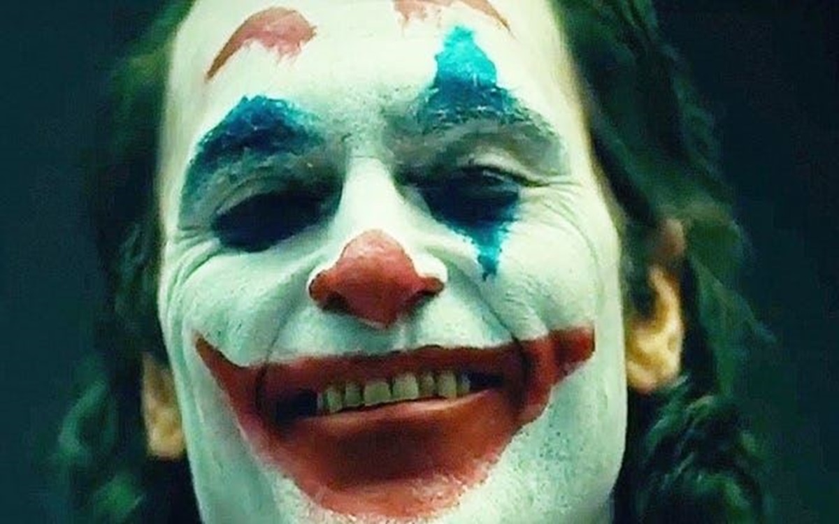 Milano, truccato da Joker semina il panico e tenta due rapine al parco: arrestato 24enne Milano, truccato da Joker semina il panico e tenta due rapine al parco: arrestato 24enne