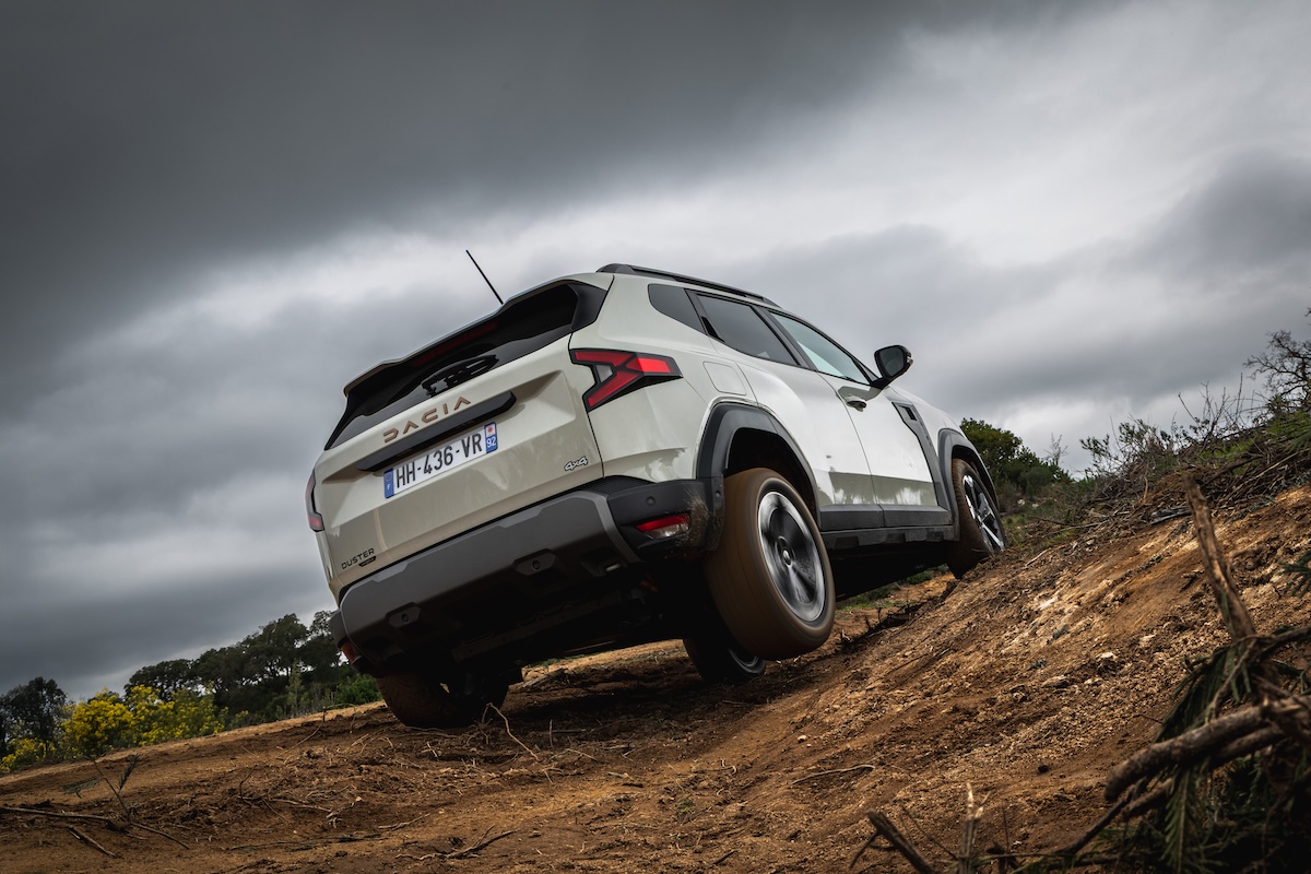 Nuovo Dacia Duster, il SUV robusto che punta su stile e sostanza Nuovo Dacia Duster, il SUV robusto che punta su stile e sostanza