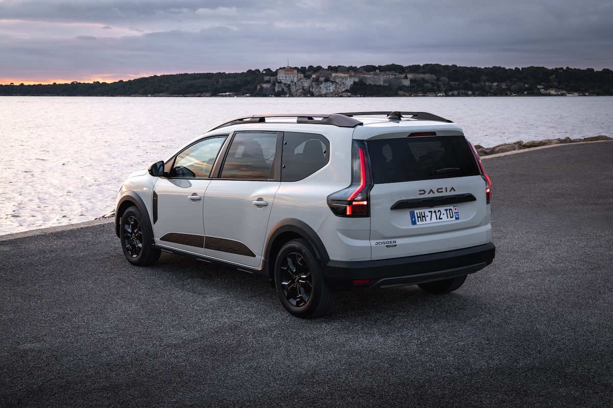 Nuovo Dacia Duster, il SUV robusto che punta su stile e sostanza Nuovo Dacia Duster, il SUV robusto che punta su stile e sostanza