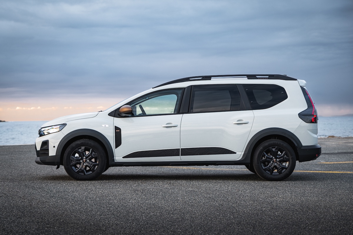 Nuovo Dacia Duster, il SUV robusto che punta su stile e sostanza Nuovo Dacia Duster, il SUV robusto che punta su stile e sostanza