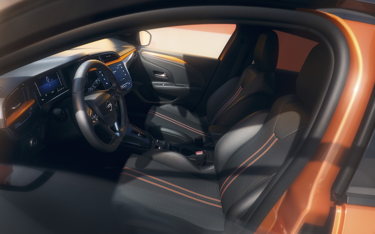 Opel Corsa YES 2026: interni coordinati, display full digital e pack Tech/Comfort opzionali