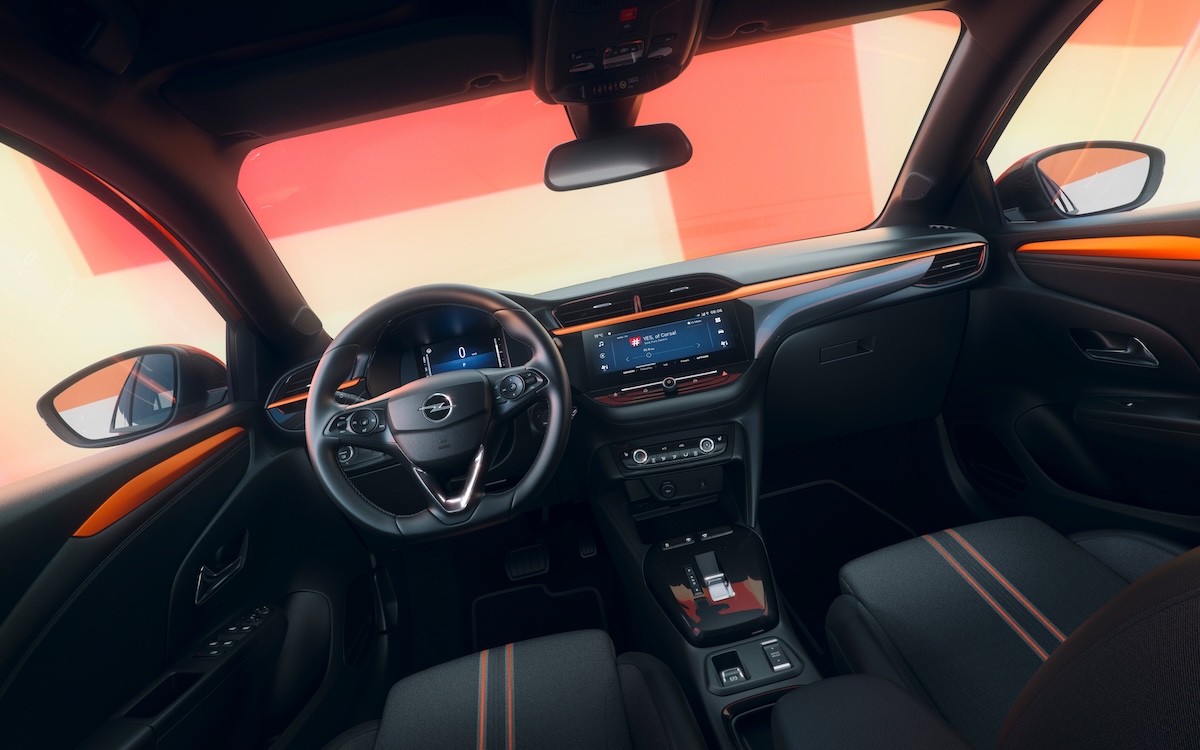 Opel Corsa YES 2026: interni coordinati, display full digital e pack Tech/Comfort opzionali