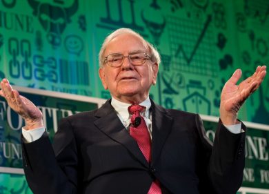 Warren Buffett si muove (e mai per caso). Taglia Amazon e punta forte sul New York Times