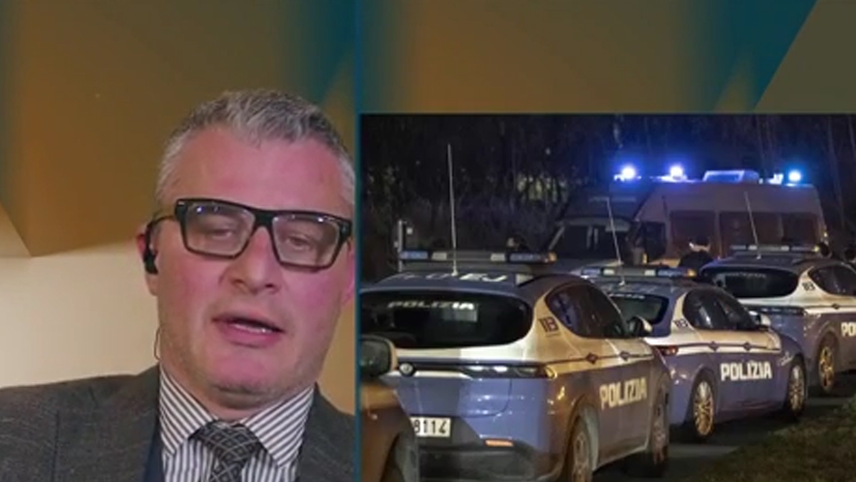 Morte di Ramy, il poliziotto che ha sparato sotto accusa in un altro caso: “Scrisse il falso su un verbale, ma un video lo smentisce” Morte di Ramy, il poliziotto che ha sparato sotto accusa in un altro caso: “Scrisse il falso su un verbale, ma un video lo smentisce”