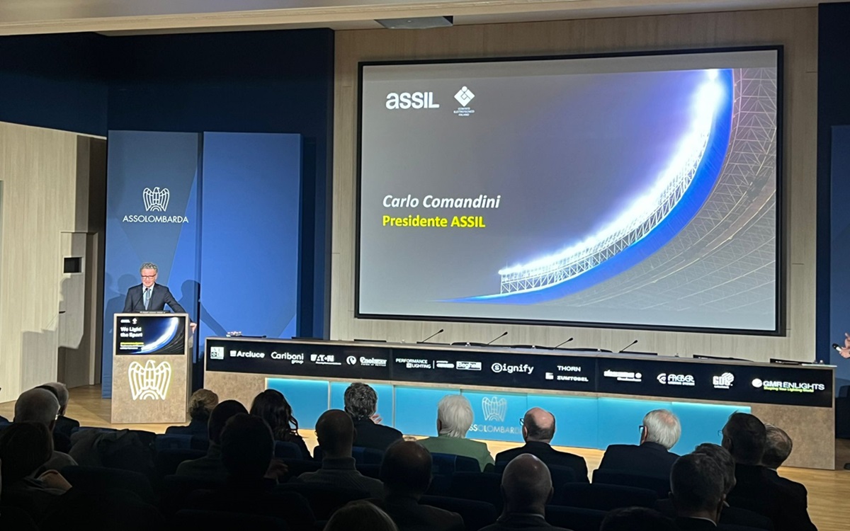 “We Light the Sport”: il settore dell’illuminazione e la sfida degli impianti sportivi “We Light the Sport”: il settore dell’illuminazione e la sfida degli impianti sportivi