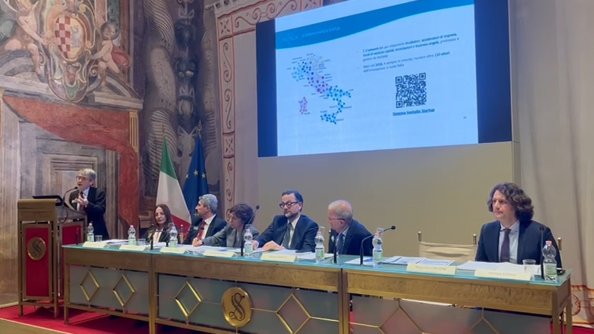 Startup, Urso: “Più competitività e un nuovo regime per le imprese, ecco che cosa abbiamo chiesto all’Ue”. L’evento al Senato Startup, Urso: “Più competitività e un nuovo regime per le imprese, ecco che cosa abbiamo chiesto all’Ue”. L’evento al Senato