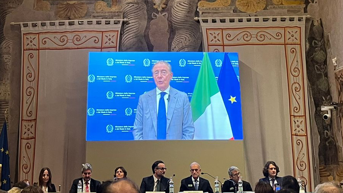 Startup, Urso: “Più competitività e un nuovo regime per le imprese, ecco che cosa abbiamo chiesto all’Ue”. L’evento al Senato Startup, Urso: “Più competitività e un nuovo regime per le imprese, ecco che cosa abbiamo chiesto all’Ue”. L’evento al Senato